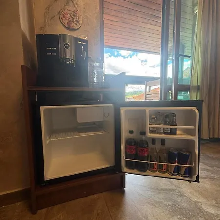 за гости в - 2 , може да ми пишете или звъните на телефона от снимката на терасата Apartament Sozopol