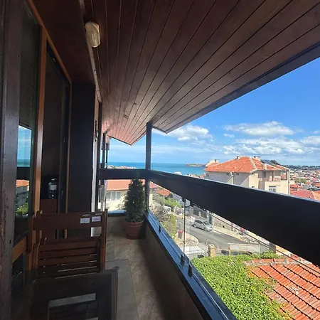 за гости в - 2 , може да ми пишете или звъните на телефона от снимката на терасата