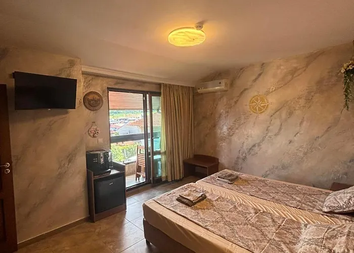 Apartament за гости в - 2 , може да ми пишете или звъните на телефона от снимката на терасата *