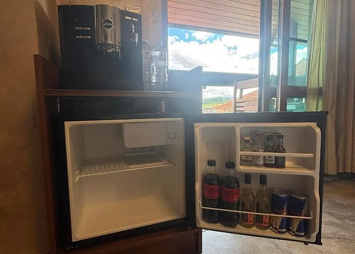 за гости в - 2 , може да ми пишете или звъните на телефона от снимката на терасата Apartament Sozopol