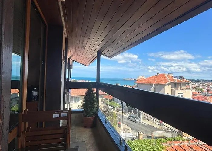 за гости в - 2 , може да ми пишете или звъните на телефона от снимката на терасата