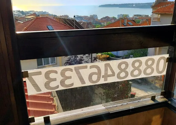 за гости в - 2 , може да ми пишете или звъните на телефона от снимката на терасата Apartament Sozopol